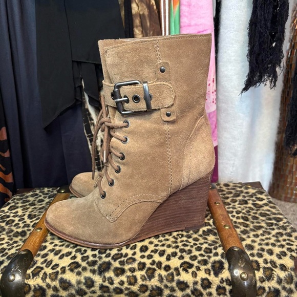 Kenneth Cole Suede Wedge Ankle Boots size 7 - Picture 3 of 5